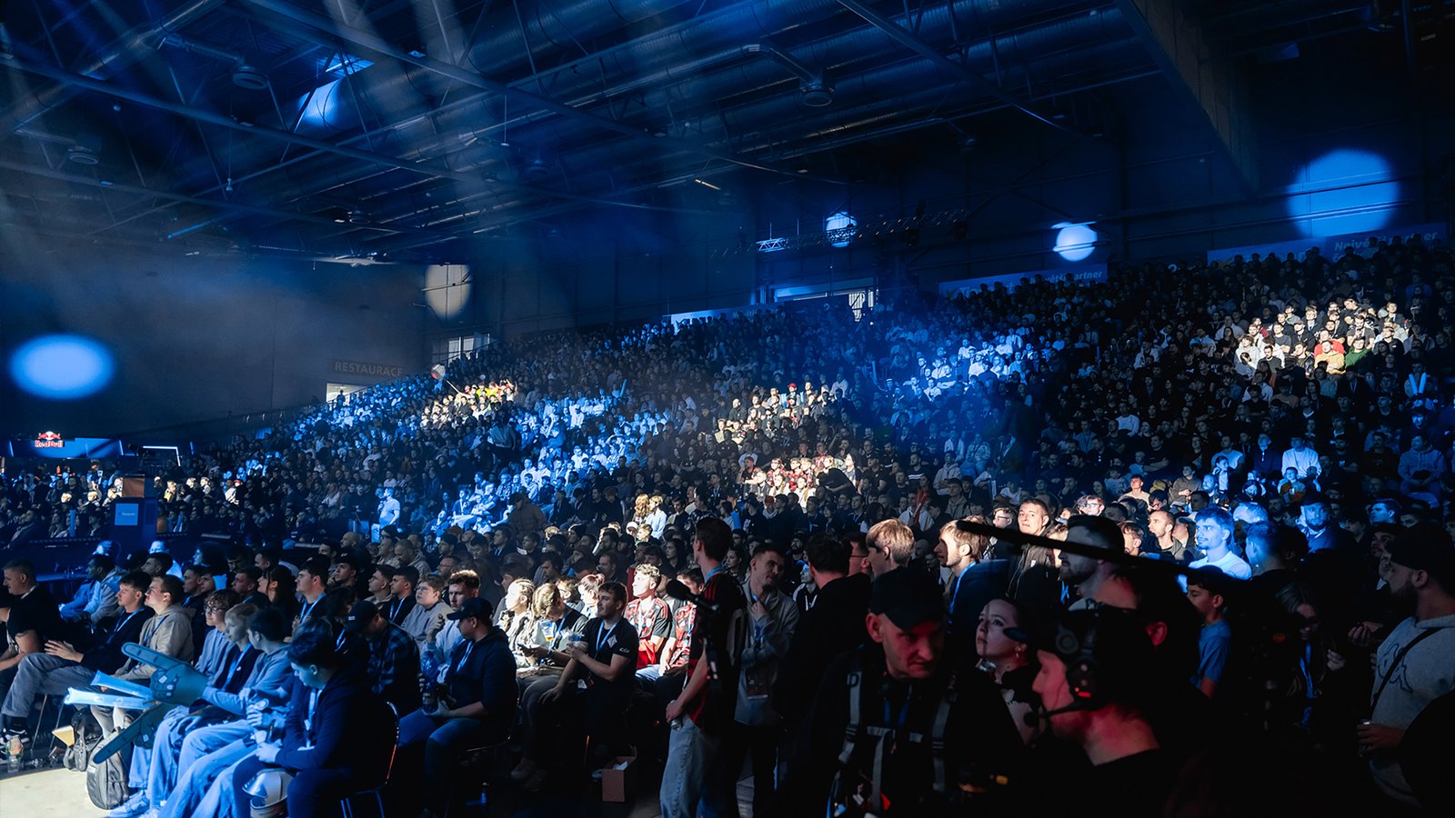 Crowd na MČR Counter-Strike — fanoušci na tribuně
